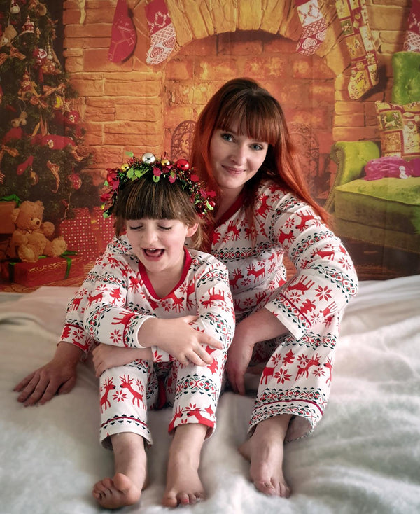 Women's Alces Christmas Full Sleeves Pyjamas Set